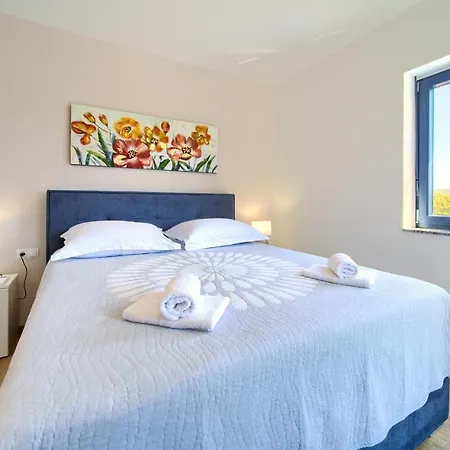 Paola & Karla With Pool Apartment Krk Town